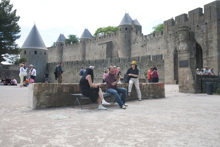 Cooling-off in front of Carcassonne battlements